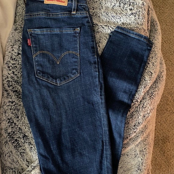 Women’s levis - Picture 1 of 2